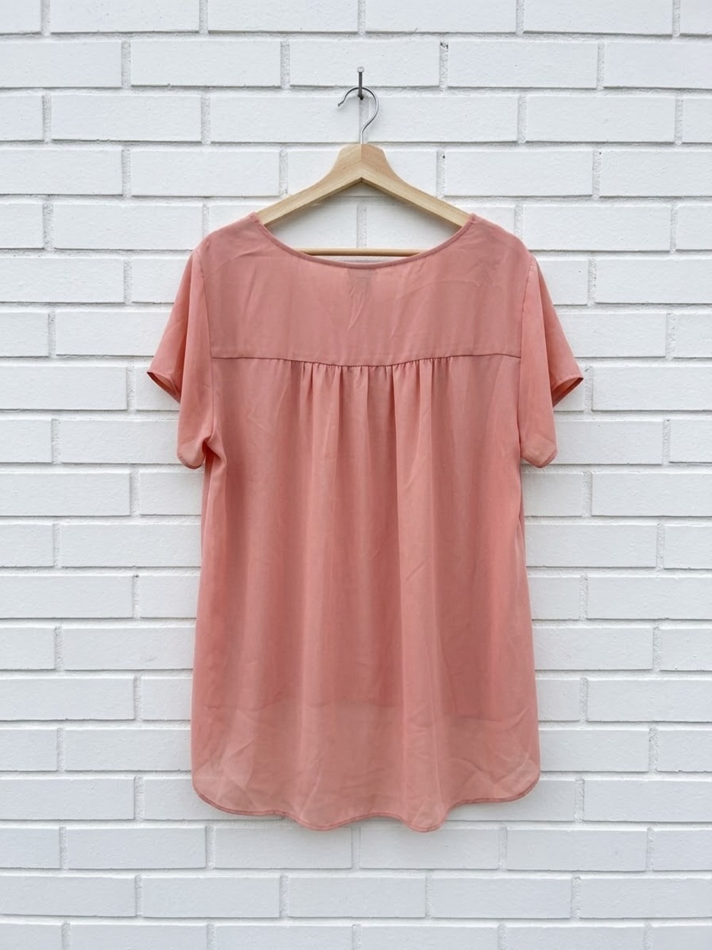 Torrid Plus Size 1 Dusty Rose Zipper High Low Flutter Sleeve Blouse Top - Picture 2 of 3